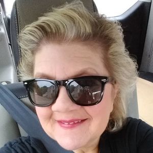 Meet your Posher, Debbie